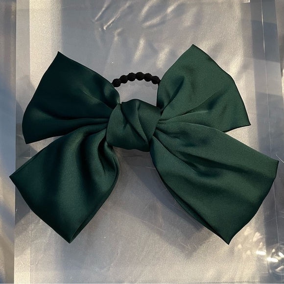 n/a Accessories - 𝅺emerald Green Satiny Bow Hair Tie Hair Accessory.